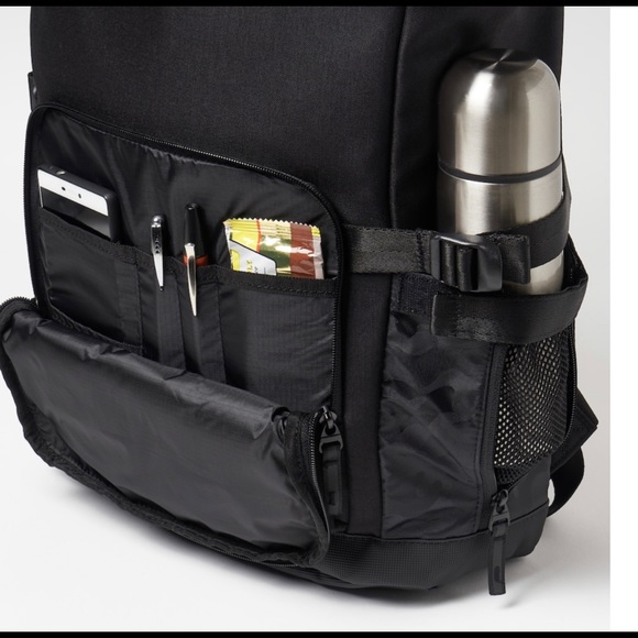 OAKLEY UTILITY ROLLED UP BACKPACK. - Picture 6 of 8